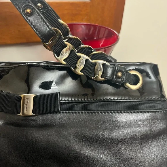 Salvatore Ferragamo Black Patent Soft Leather Shoulder Bag Magnetic Close - Picture 8 of 15